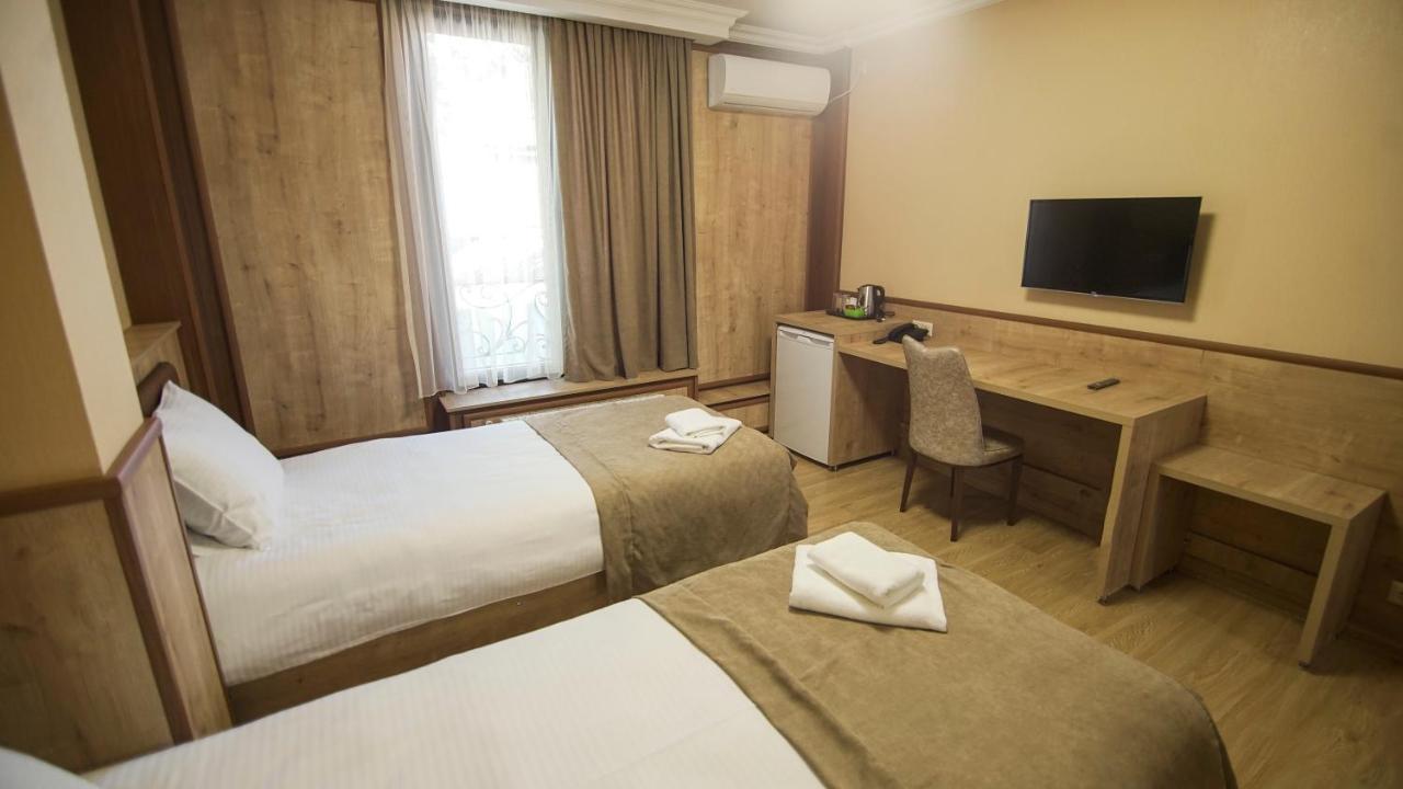 Hotel Juralius Tbiliszi Kültér fotó